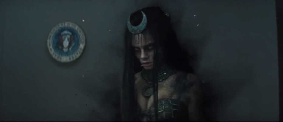 甜！英国贵族超模爱上美国女演员，机场热吻，狂撒狗粮