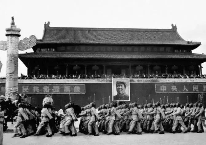 周令钊最美奋斗者授勋,周令钊设计团旗