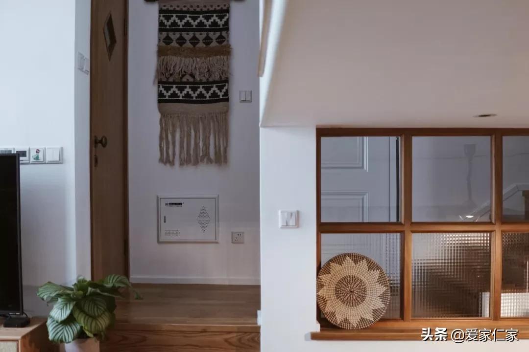 她买下32㎡上海老旧学区房，为女儿打造小桃园，20㎡超舒适大庭院