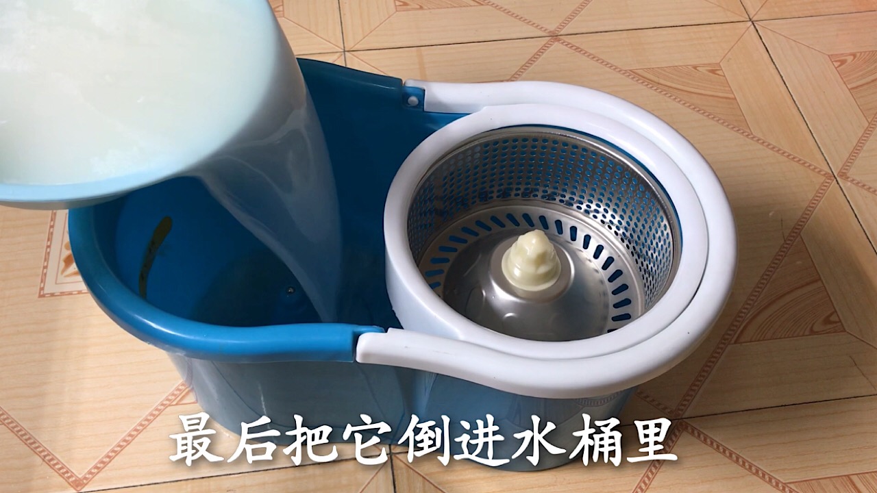 学会这种拖地方法干净不易落灰,拖地用什么方法没有污垢