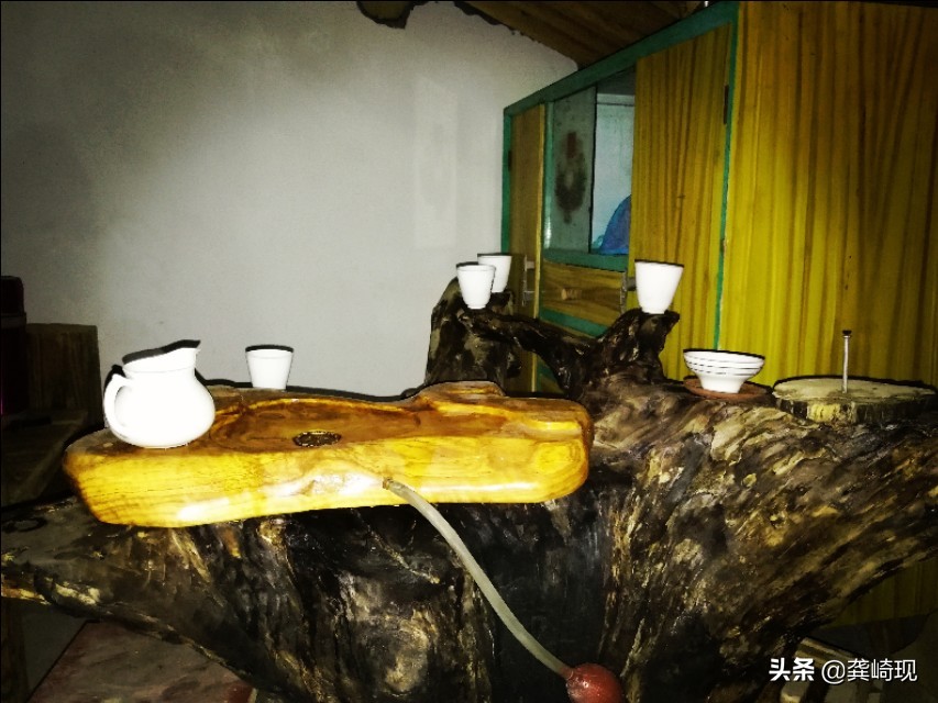 根雕小茶桌泡茶,用根雕茶桌喝茶