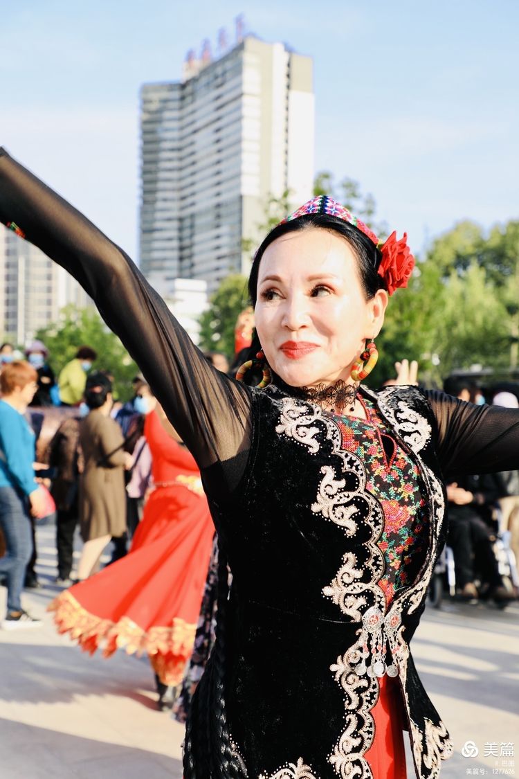 洛阳牡丹广场新疆舞视频,洛阳牡丹广场爵士舞