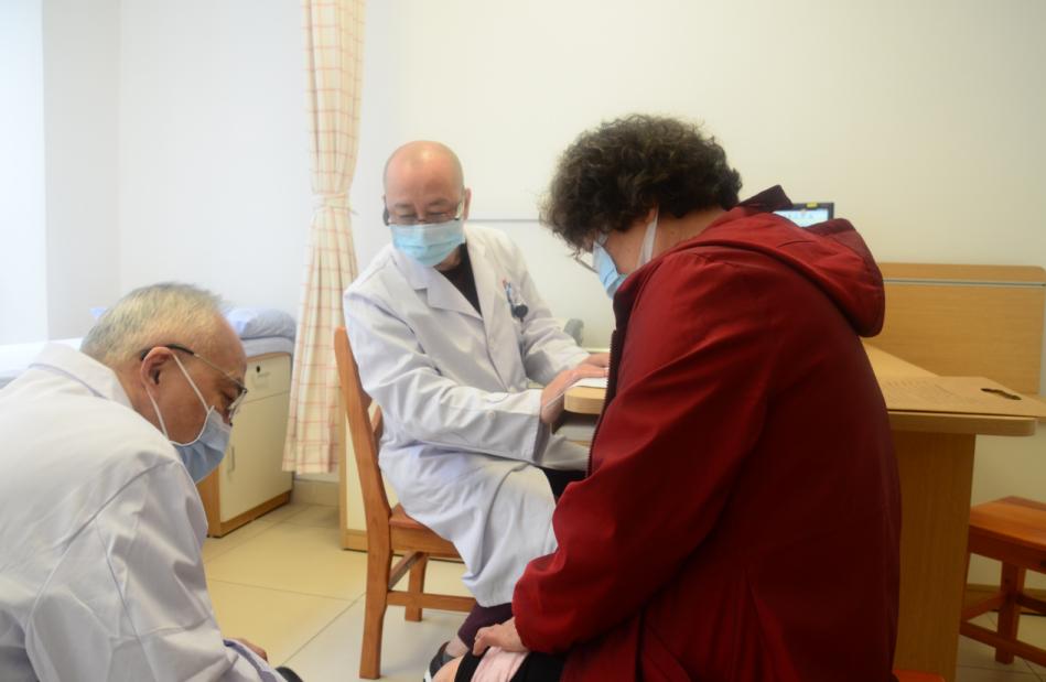 髋关节置换专家直播间,膝关节置换名医在线问诊