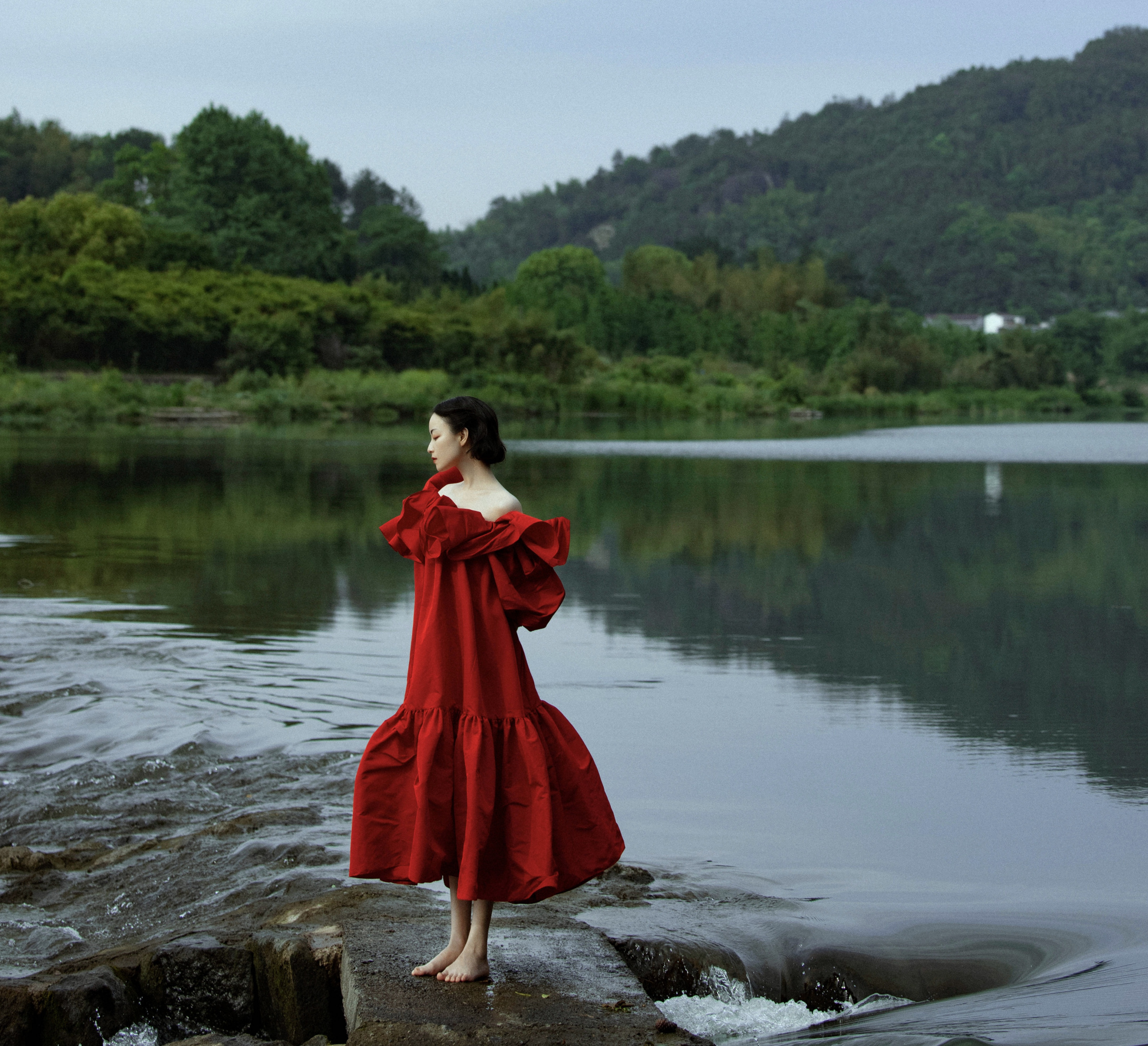 倪妮水墨眉仙都妆容分析,倪妮复古大片