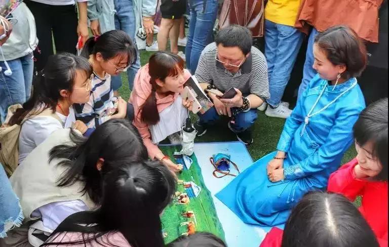 武汉最美大学中南民族大学,武汉文艺学校