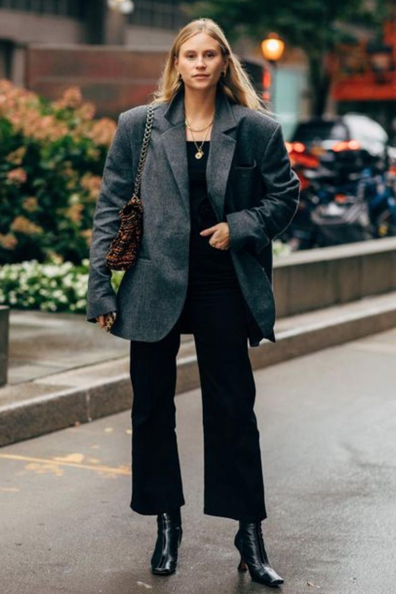 冬季显瘦裤子配靴子,现在还流行打底裤配靴子吗