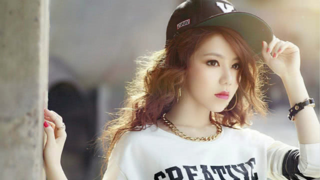 邓紫棋刘宇宁翻唱神级光年之外,外国人听光年之外邓紫棋现场版