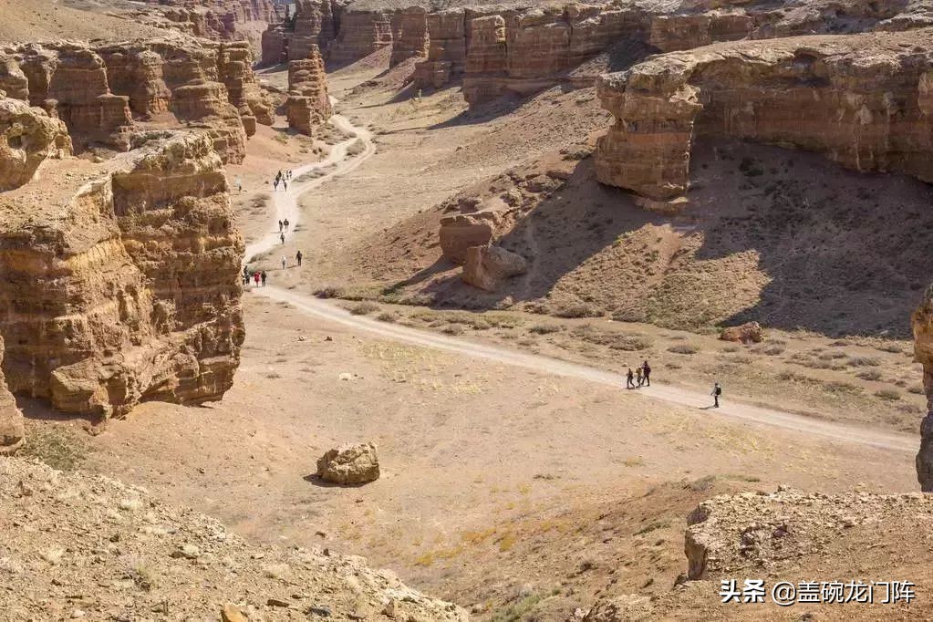 *疆新**往西，这片神奇的处女地，去一次相当环游大半个世界！