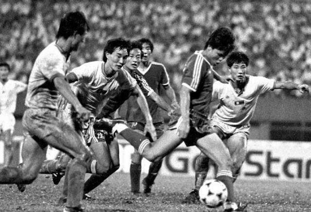 请记住这个以足球之名实际是在*辱侮**梅州足球之乡的老师:李应聪