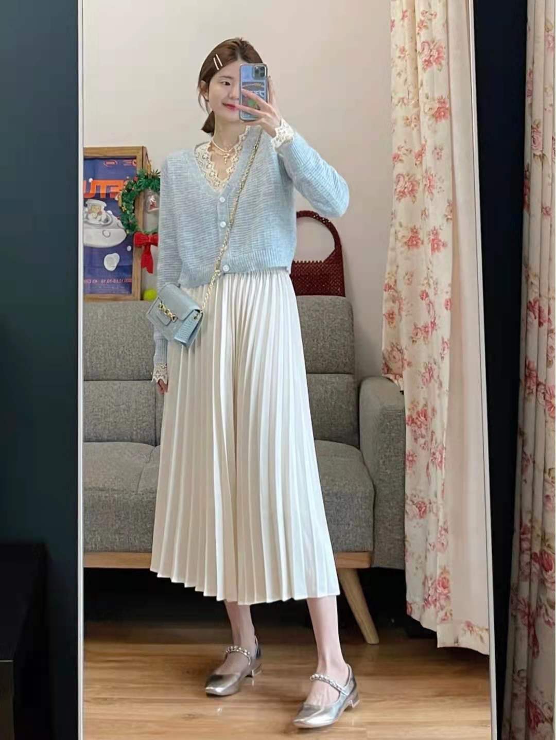 墨绿色百褶裙搭配什么上衣,银灰色百褶裙搭配什么上衣