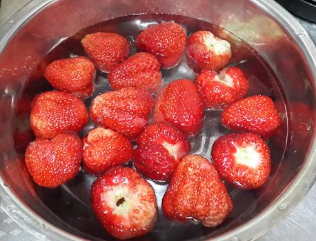 吃不完的草莓要做什么酱,吃不完的草莓怎么做草莓果酱存放