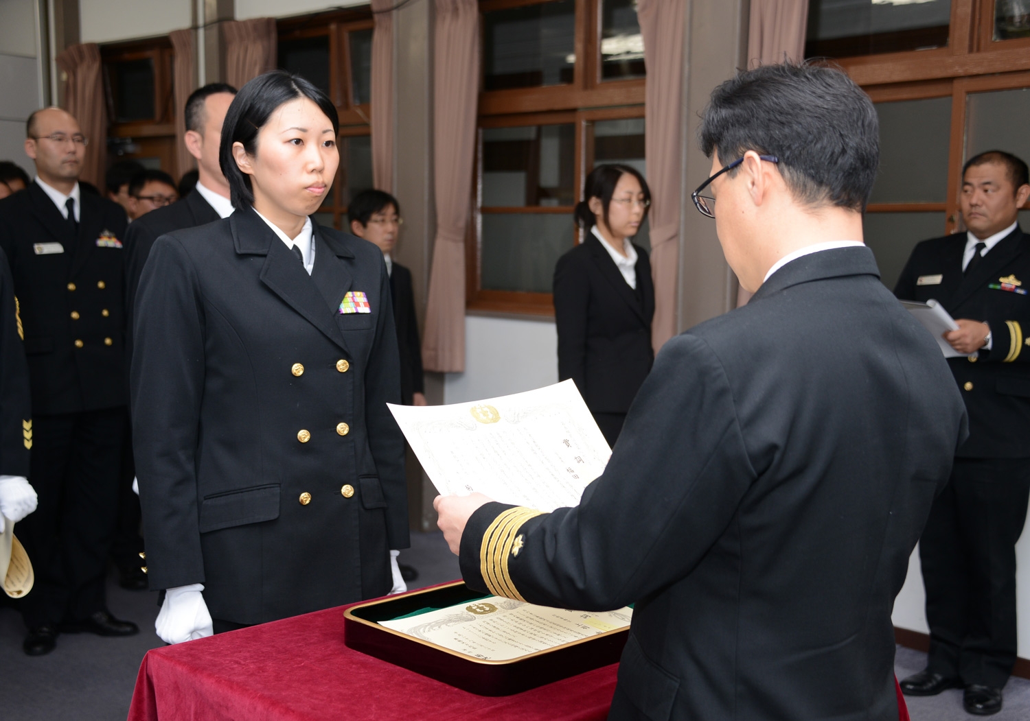 知名军事杂志进行重大改版，二次元萌妹登封面