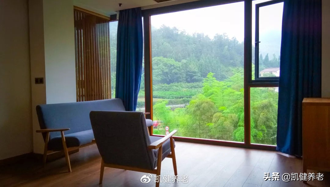 莫道桑榆晚为霞尚满天哪一年写的,莫道桑榆晚为霞尚满天是什么意思