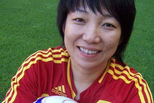 致敬女足传奇孙雯,铿锵玫瑰女足黄金一代主教练