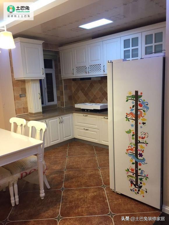 装修风格贴墙纸,客厅贴什么墙纸好看