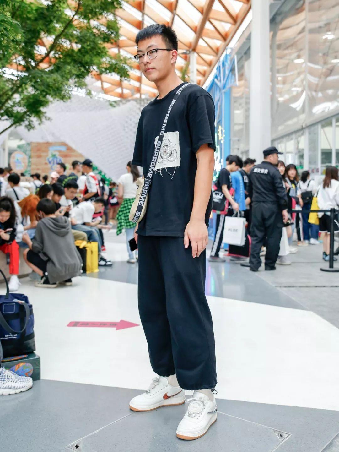 AJ、Yeezy谁更受欢迎？鞋头的本质也是球鞋复读机？