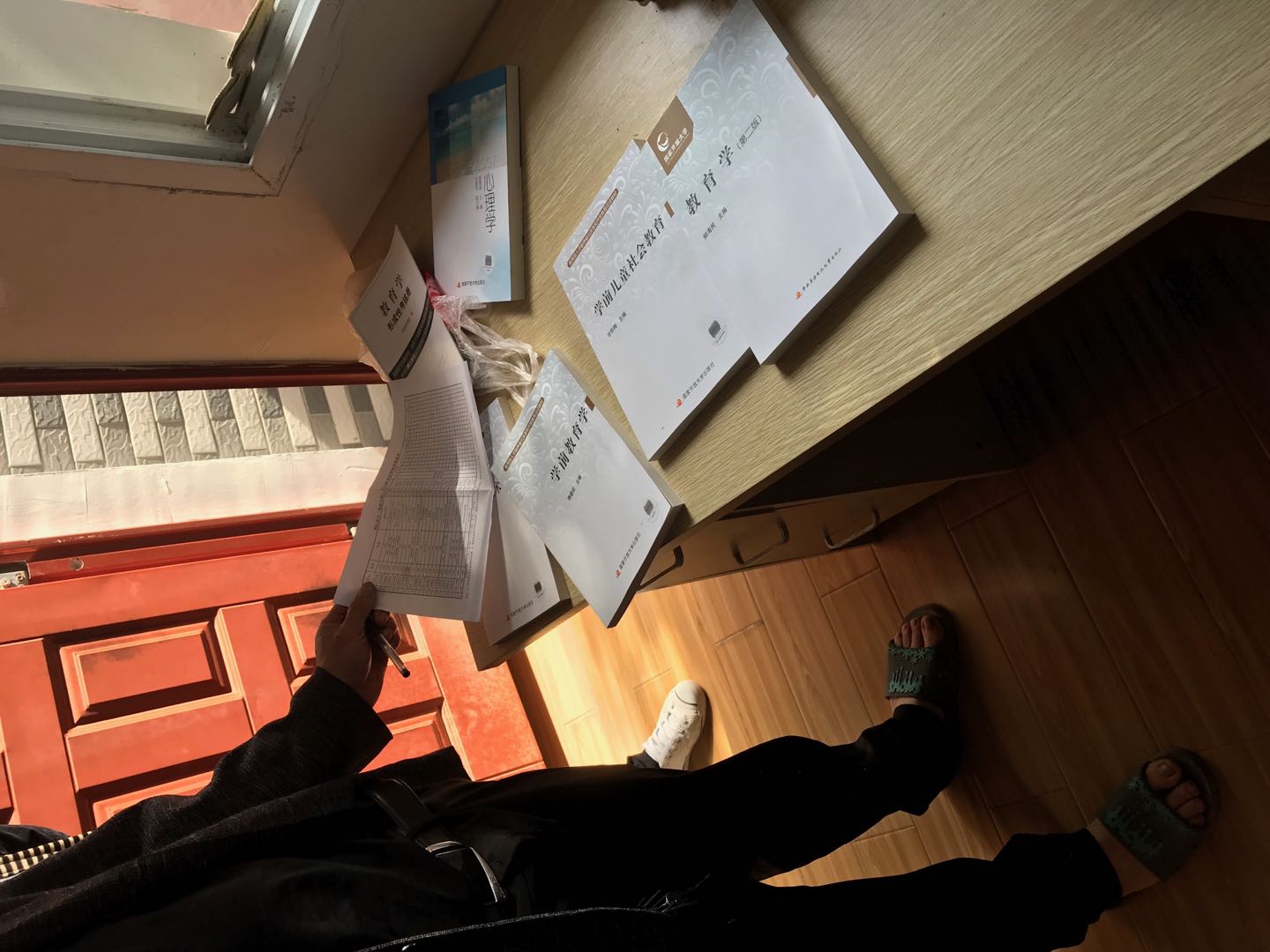 13岁抑郁症女孩被取消住宿坠楼,抑郁症女孩跳楼身亡事件