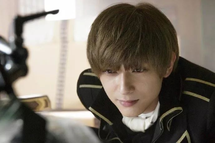 这个可盐可甜可狼的94年小鲜肉，简直就是漫画里走出来的男主角！