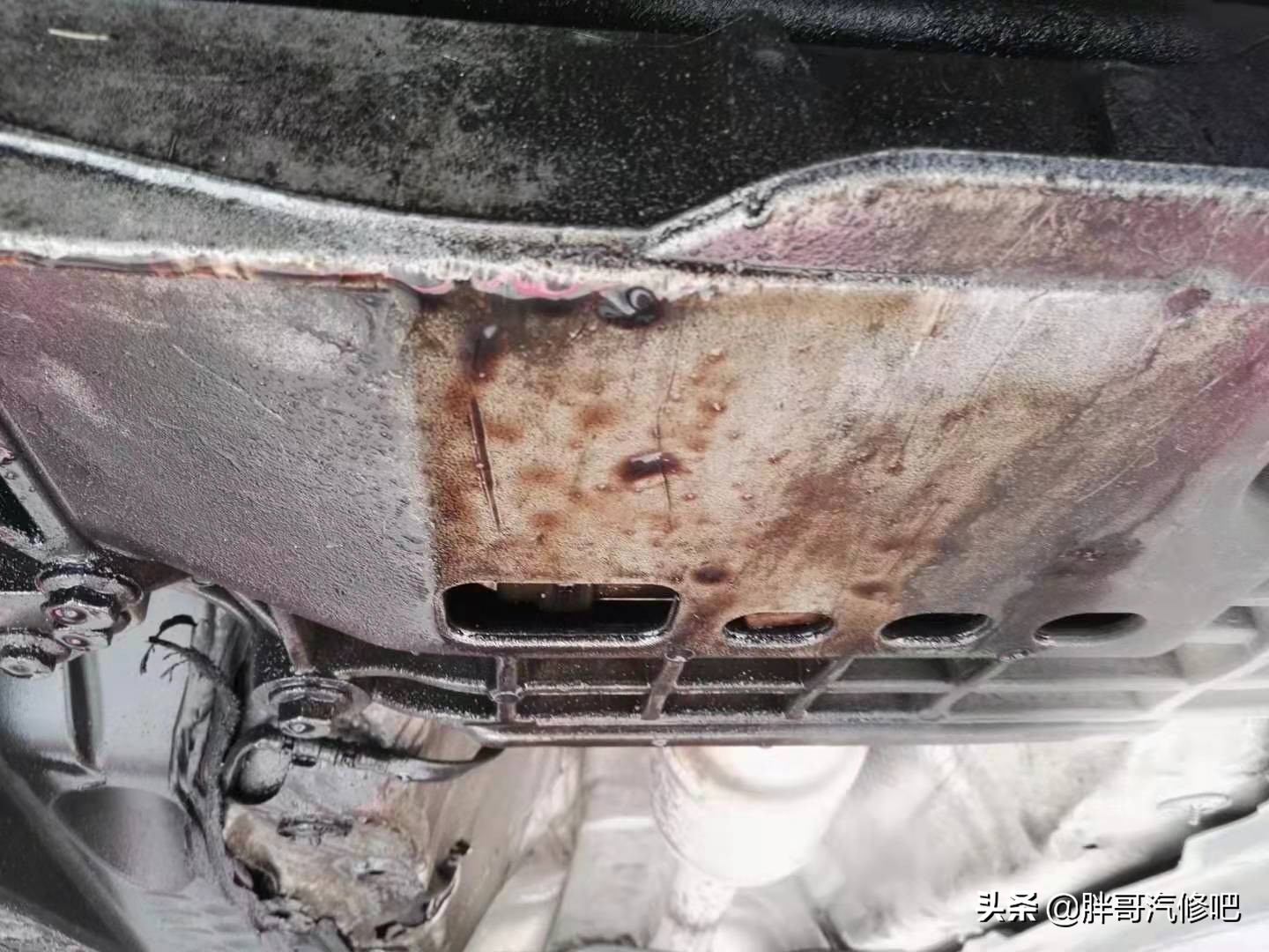 迈腾汽车漏油一般在哪个位置,迈腾漏油忽然不漏了