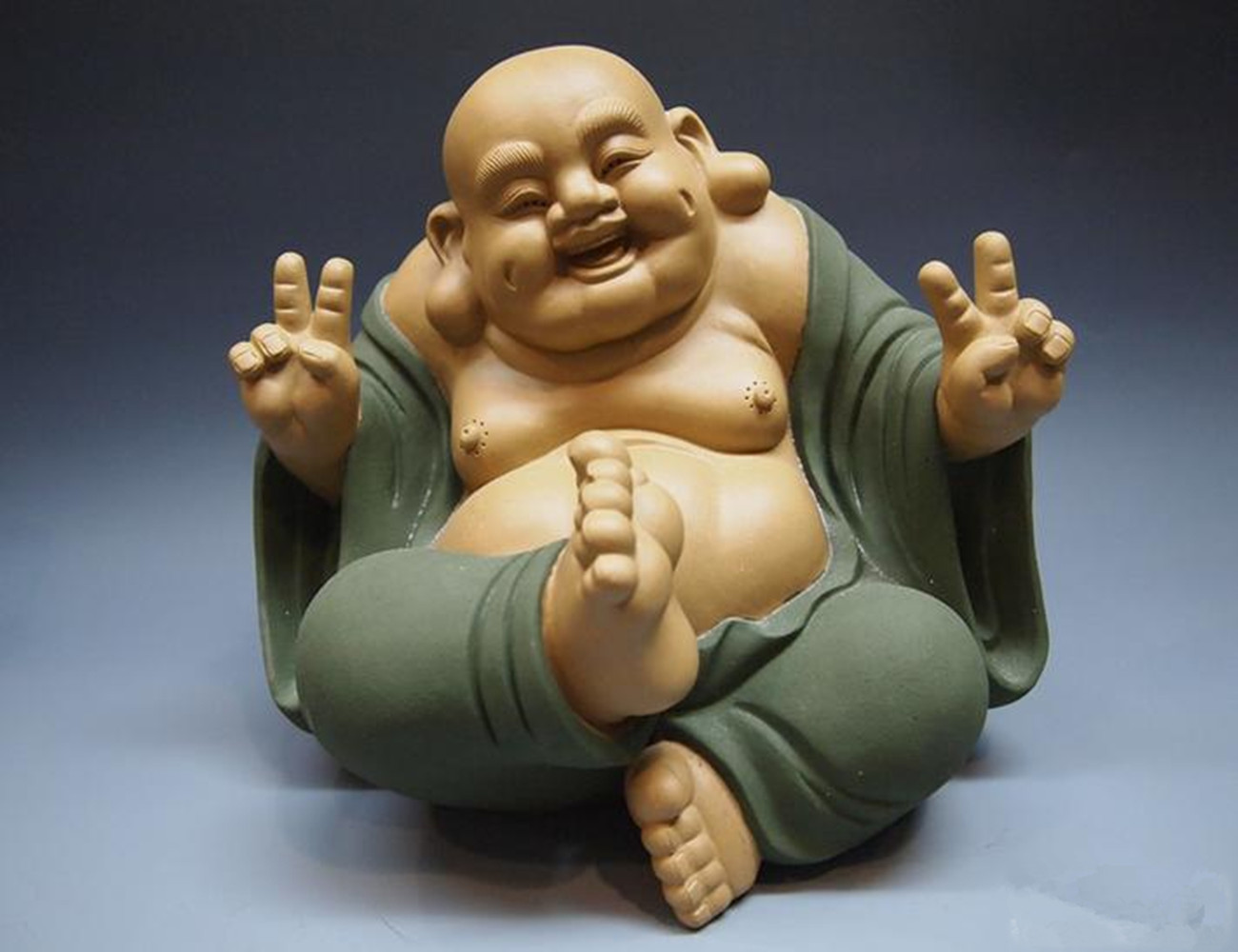 小小的茶宠：茶盘之上，茶汤润之，活灵活现，寓意吉祥，赏心悦目