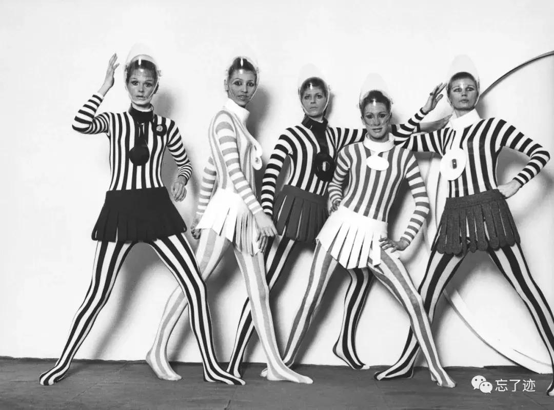 太空时代服装图片,太空科学实验服