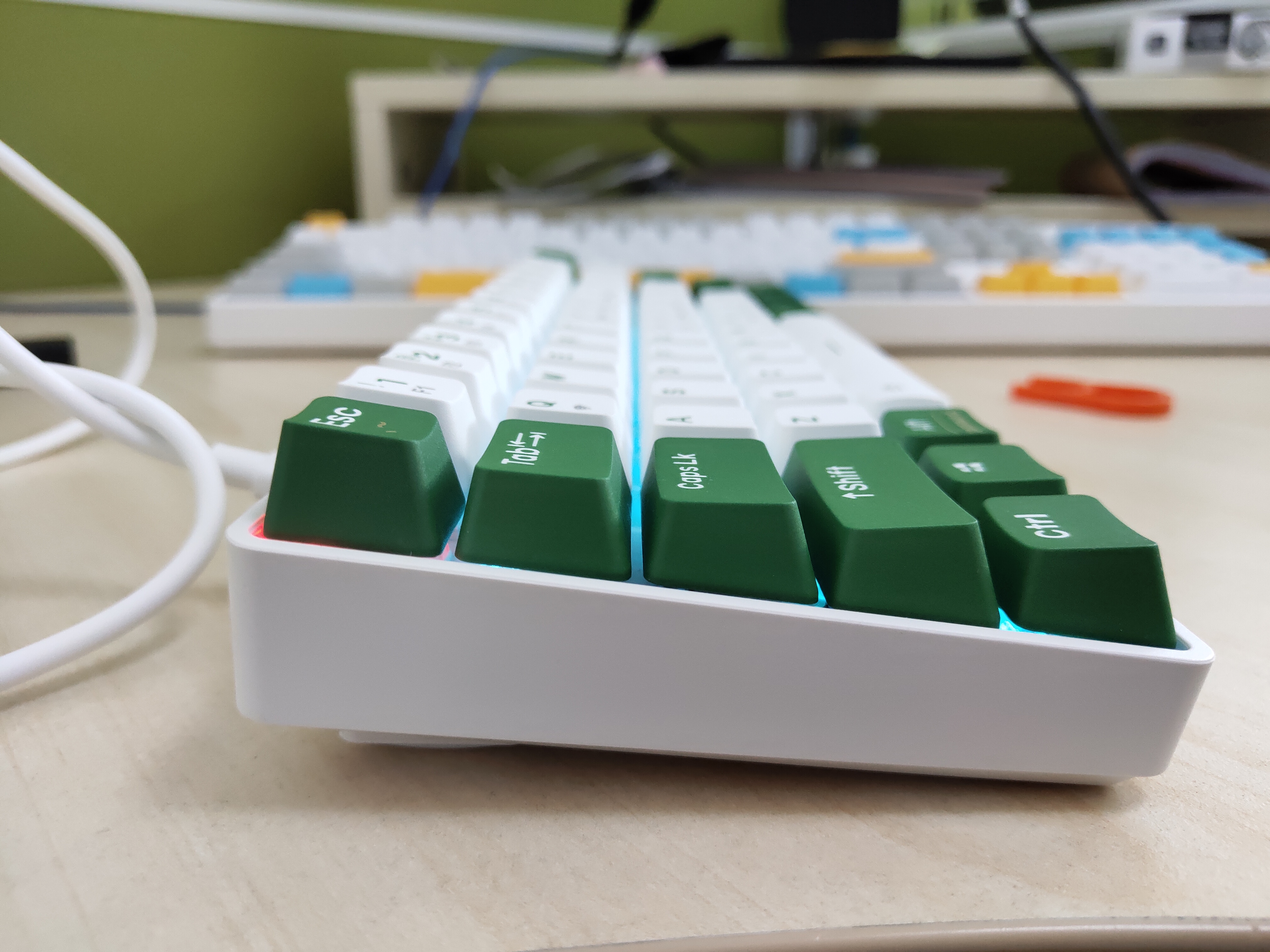 公认手感最好的机械键盘轴是什么,机械键盘樱桃轴与普通轴的区别