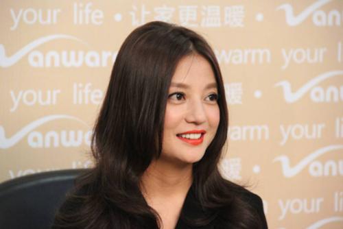 赵薇早年唱k照曝光，谁注意到她后面的金发男，今成绝世渣男