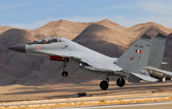 国产战机核心机密遭出卖？此国进口中国战斗机，或让印度空军试飞