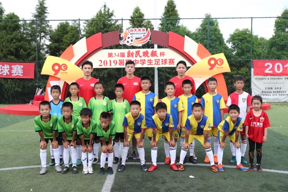 武磊任形象大使上港队助阵第34届沪上中学生的世界杯赛事落幕
