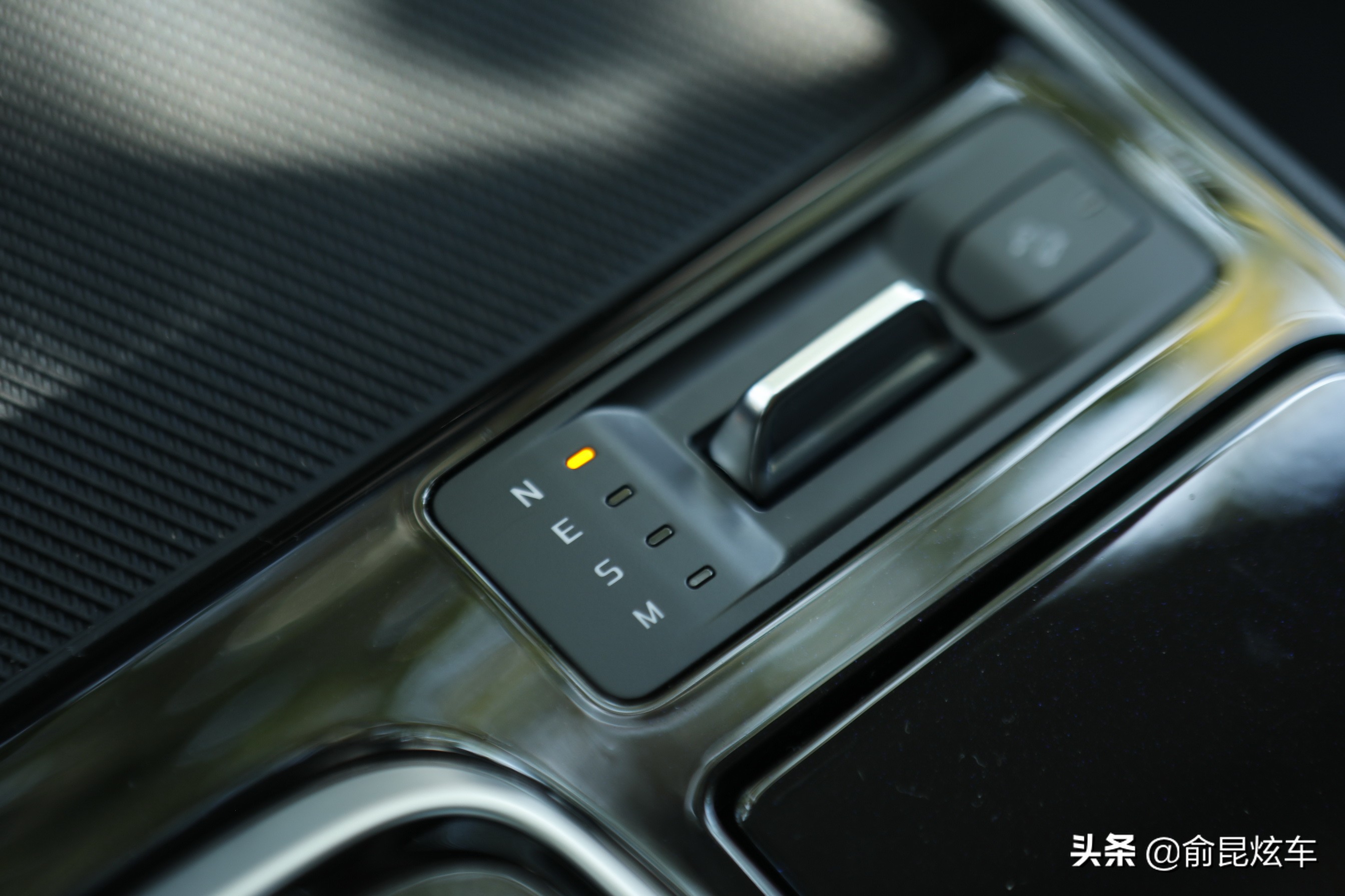 福特领裕6座尊领型评测,江铃福特领裕五座空间实测