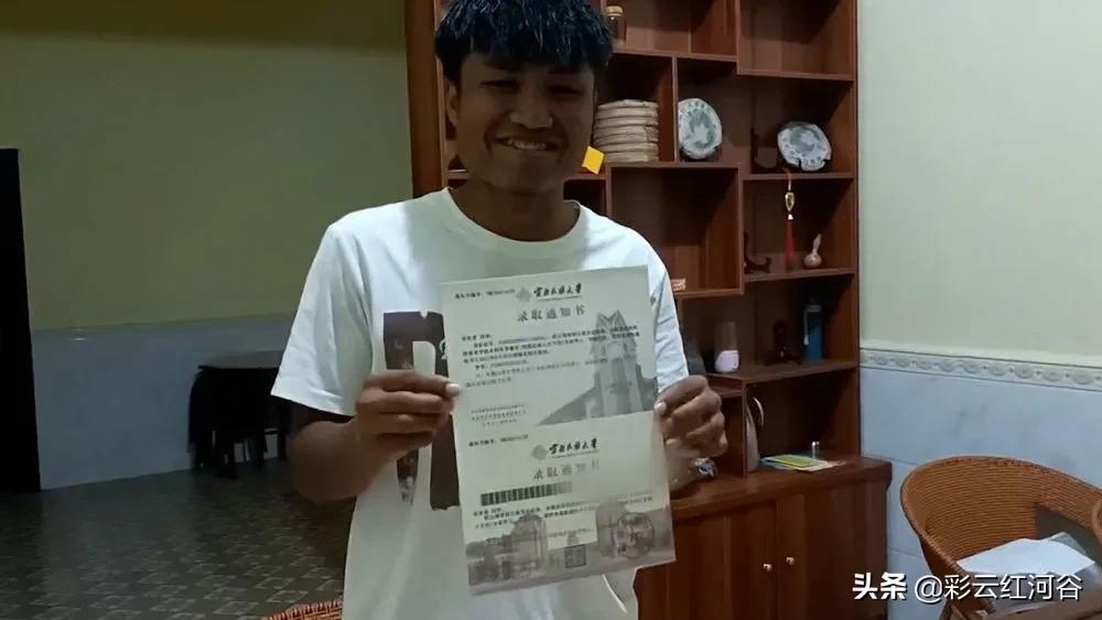 水里打球的少年,水中踢球的少年考上大学