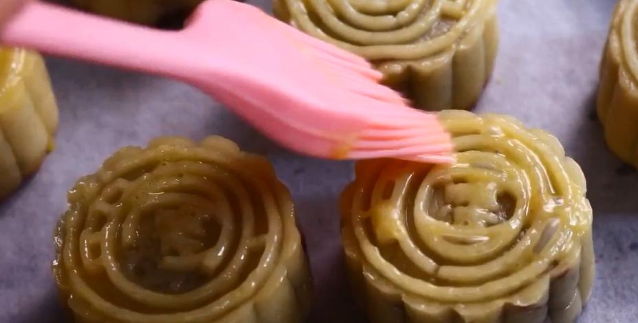 如何不用蔬菜不用烤箱做中秋月饼,不用烤箱中秋月饼怎么做