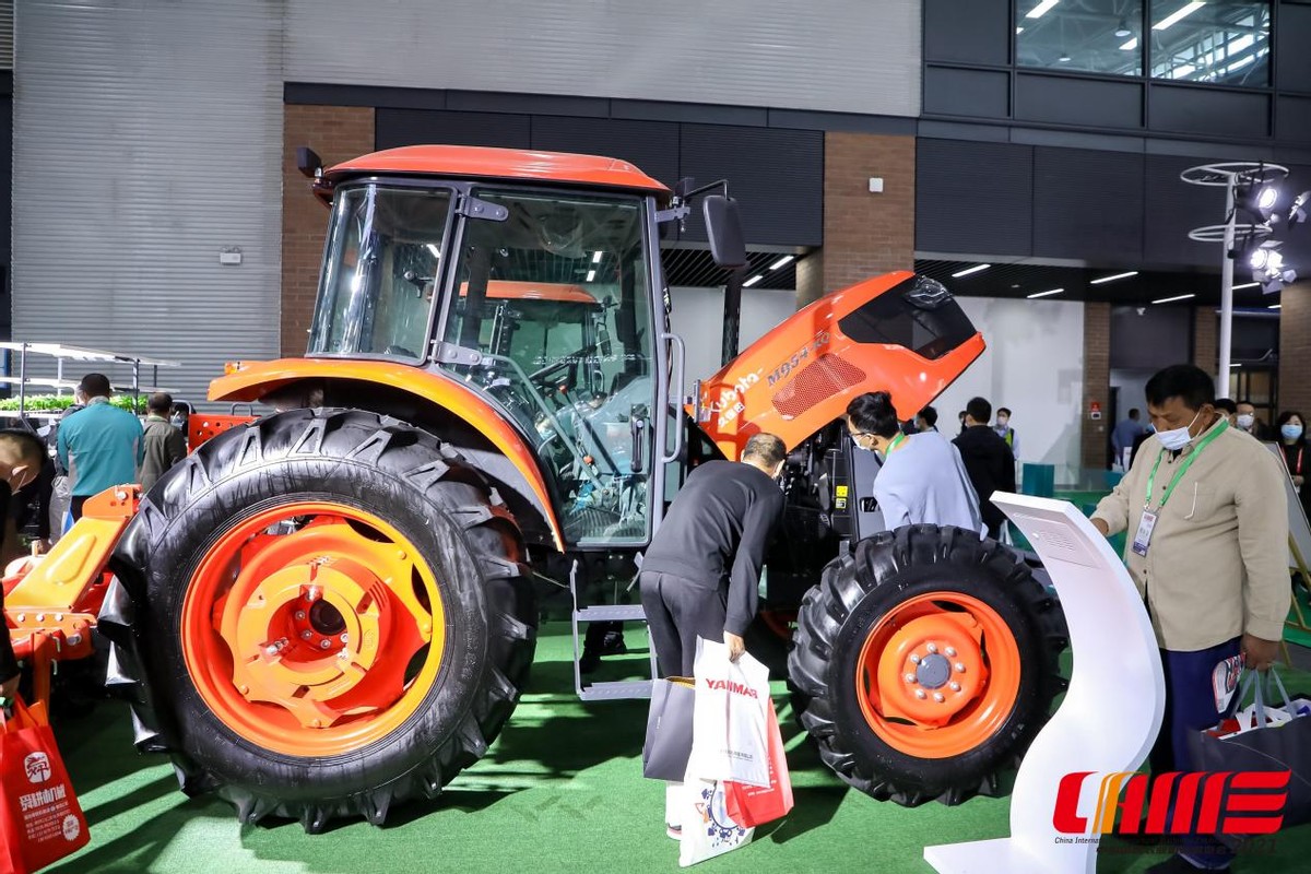 8090拖拉机多少钱一台,世界先进农机展
