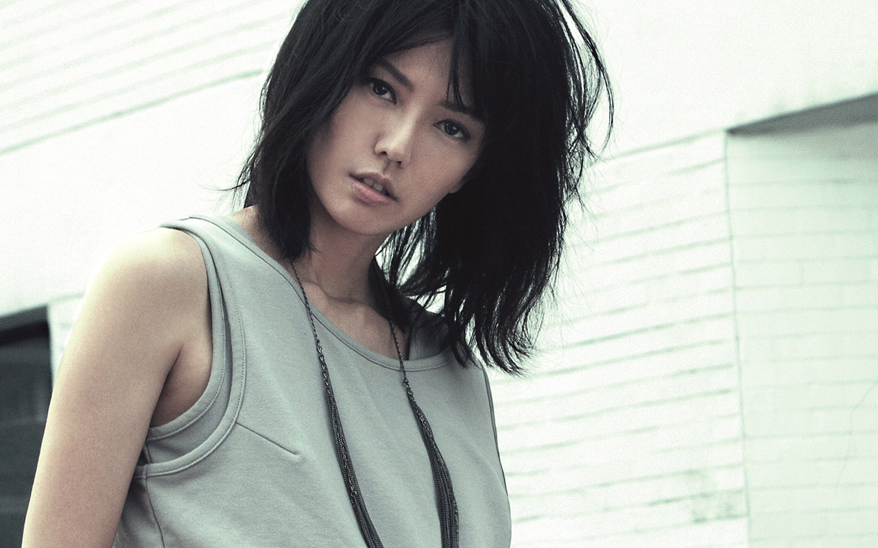 杨幂刘诗诗柳岩赵薇王菲,王菲杨幂高跟鞋