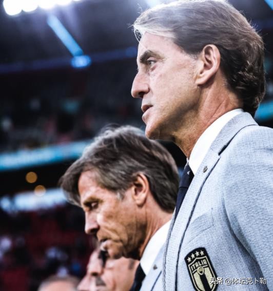 意大利出局曼奇尼赛后发布会,世预赛意大利0-1遭北马其顿绝杀