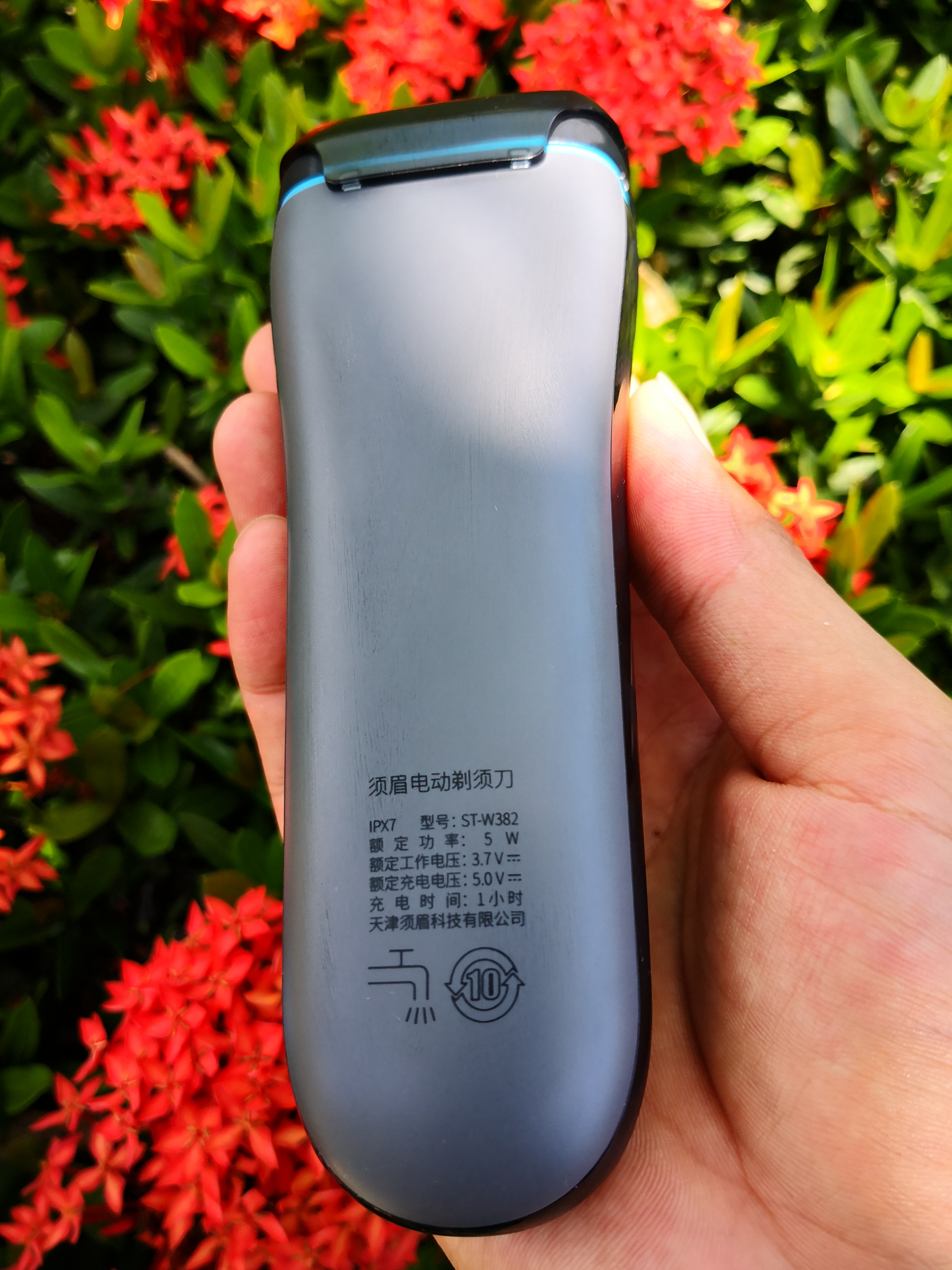 99元同价位小米飞科剃须刀哪个好 (同价位飞科和飞利浦哪个剃须刀好)