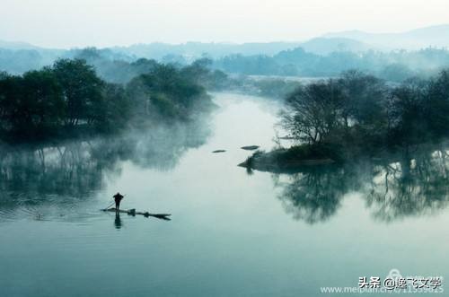 【原创.古韵新声】纤陌畔,小桥东。清溪流水逐残红
