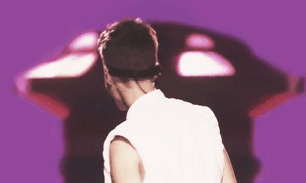 贾斯汀比伯浪了一圈归来还是少年,贾斯汀比伯晒自曝右脸面瘫