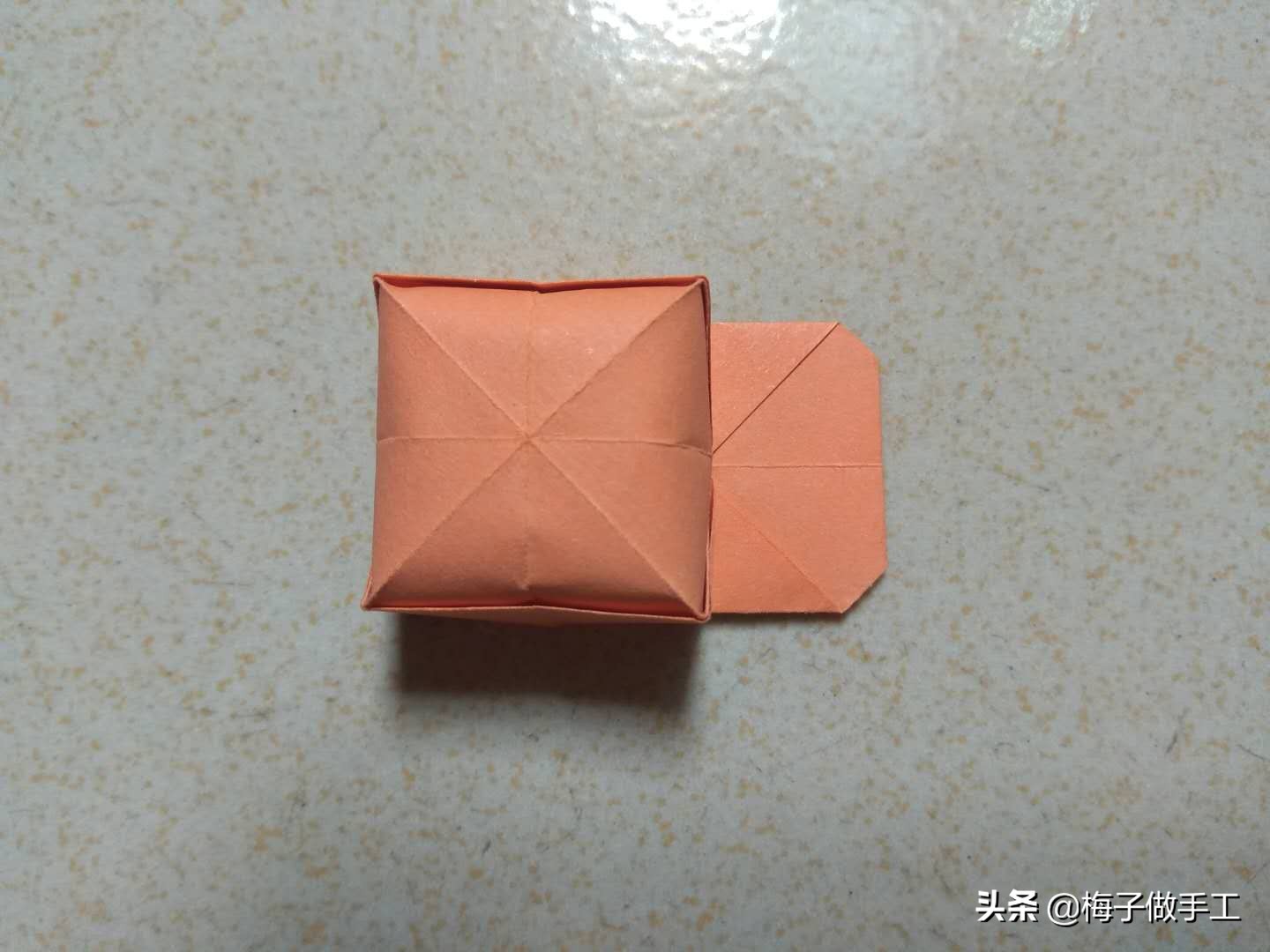 幼儿手工折纸帽子的简单折法,折纸折帽子的方法