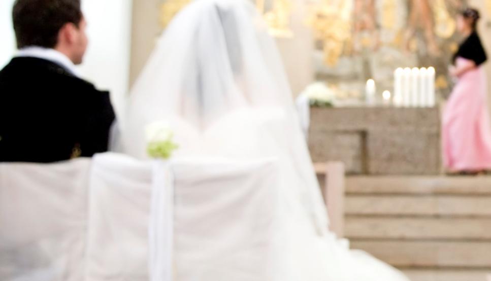 戴钻戒的手上适合戴多少戒指,戒指能左手戴金右手戴钻戒吗