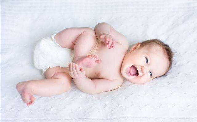 新生儿脖子淹了破皮了能擦茶油不,新生儿淹脖子身上红怎么回事