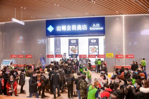 人人人，山姆重庆首店开业被挤爆，现场紧急限流