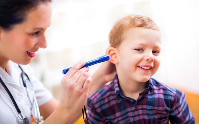 宝宝挖耳屎的危害,给宝宝挖耳屎有什么害处