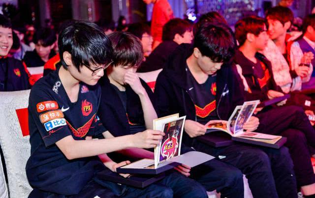 skt队员说skt历史第一战队,skt到底是不是定制冠军