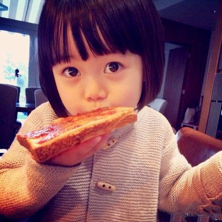 贝克汉姆和女儿亲吻,贝克汉姆女儿亲嘴