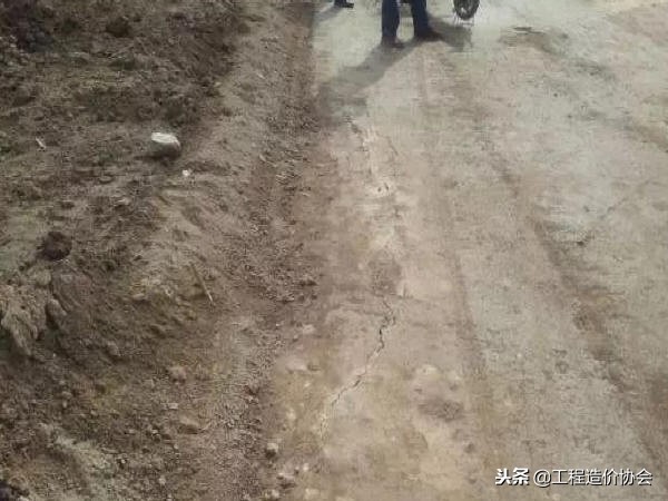 建筑工程质量通病防治手册最新版,市政道路工程质量通病原因