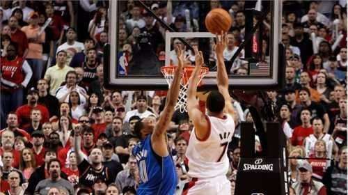 经典回顾：罗伊向天借18分斩小牛，从此球场再无黄曼巴