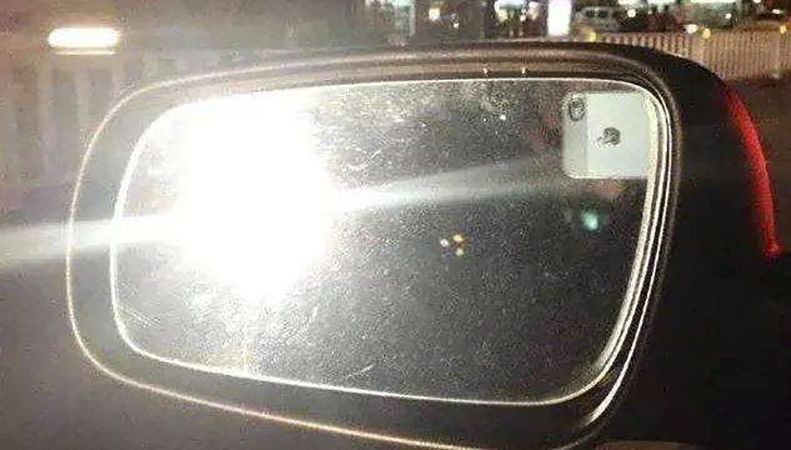 夜间跑高速看路技巧,夜间高速变道技巧