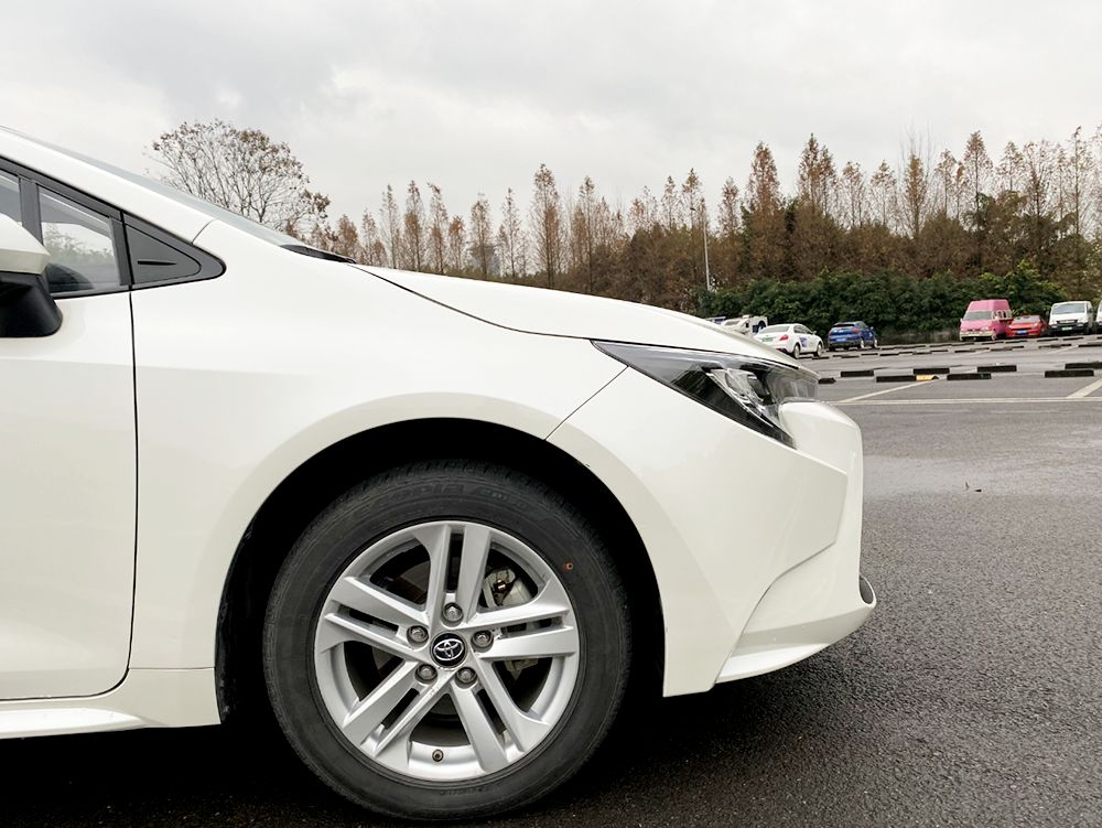 雷凌1.2t运动版车主空间测评,丰田雷凌1.2T开车效果怎么样