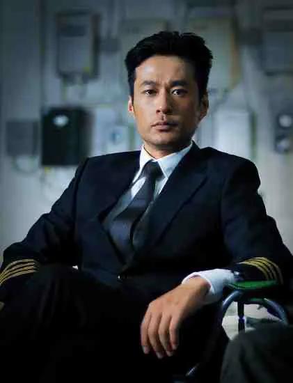 行走的荷尔蒙，这6位越老越有味，大胡茬克制又霸道，气质太绝了